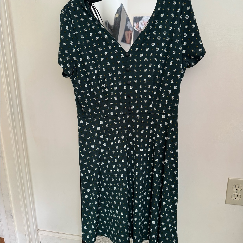 Kaileigh Green V-Neck Short Sleeve Sundress
